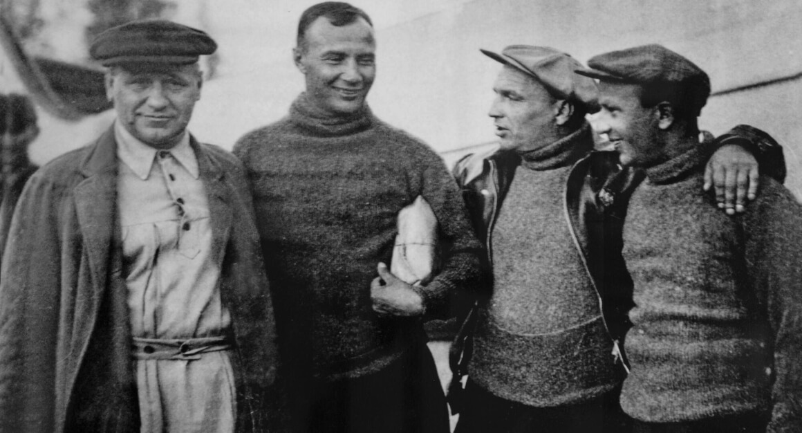 Туполев А.Н. и члены экипажа самолета АНТ-25. СССР, Московская область. 20 июля 1936 года