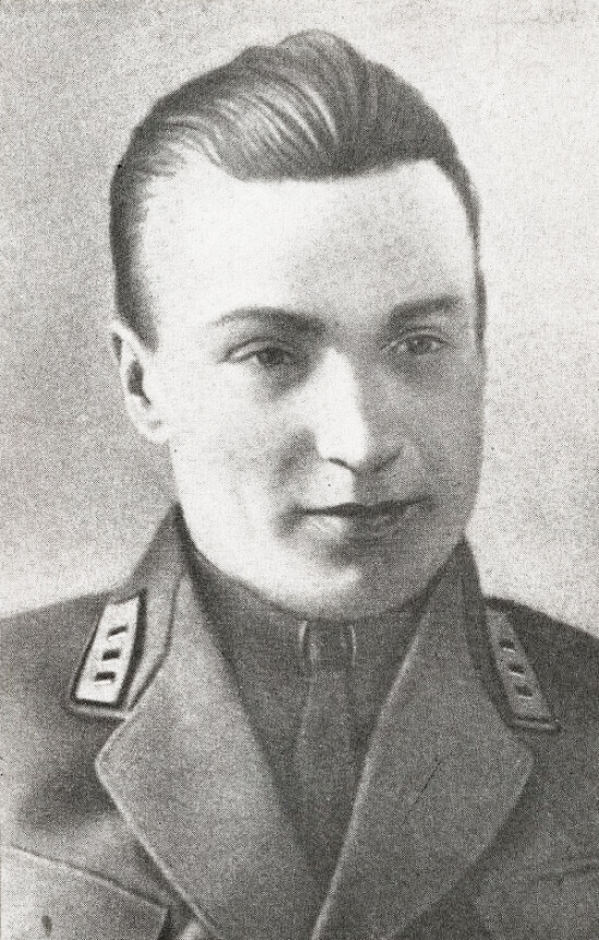 Валерий Чкалов. 1928. Фото из книги «Великий летчик нашего времени Сборник», 1939