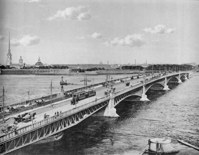 Троицкий мост, под которым по легенде пролетел Валерий Чкалов