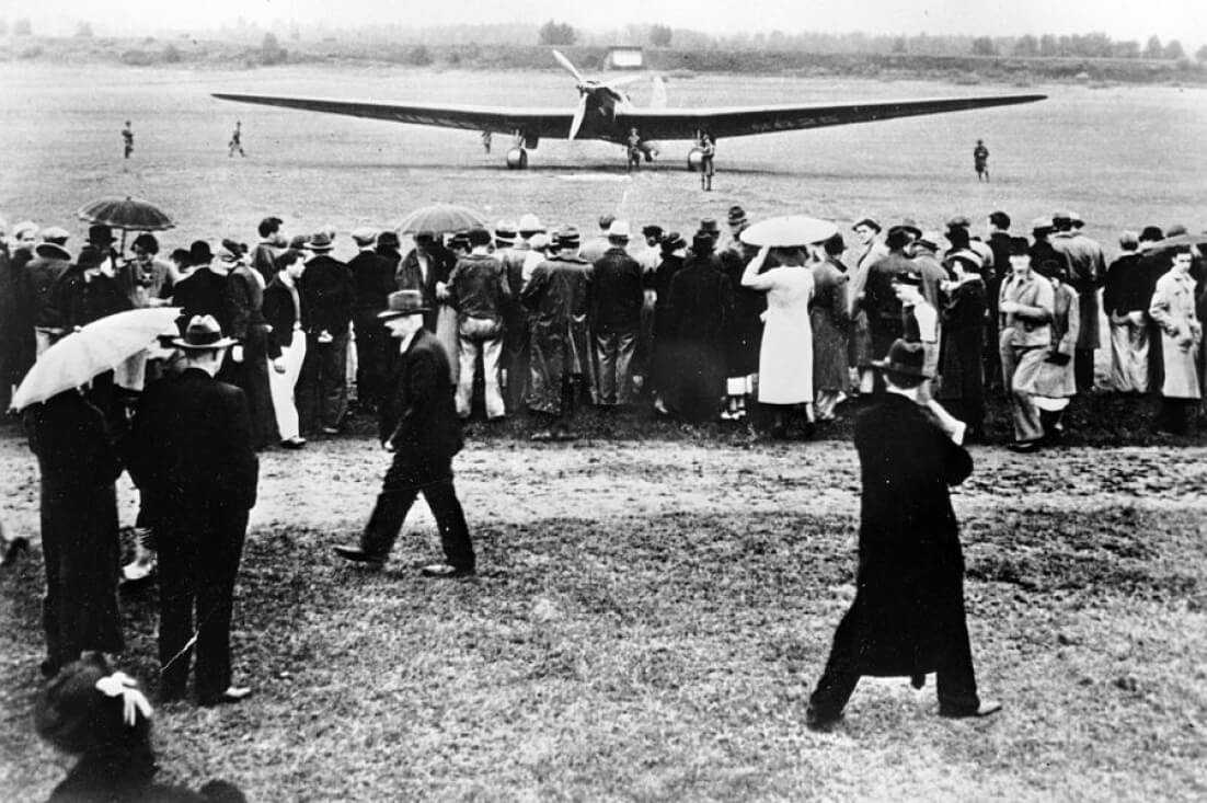 Встреча советских авиаторов на аэродроме военной базы Барракс в Ванкувере, 20 июня 1937 год