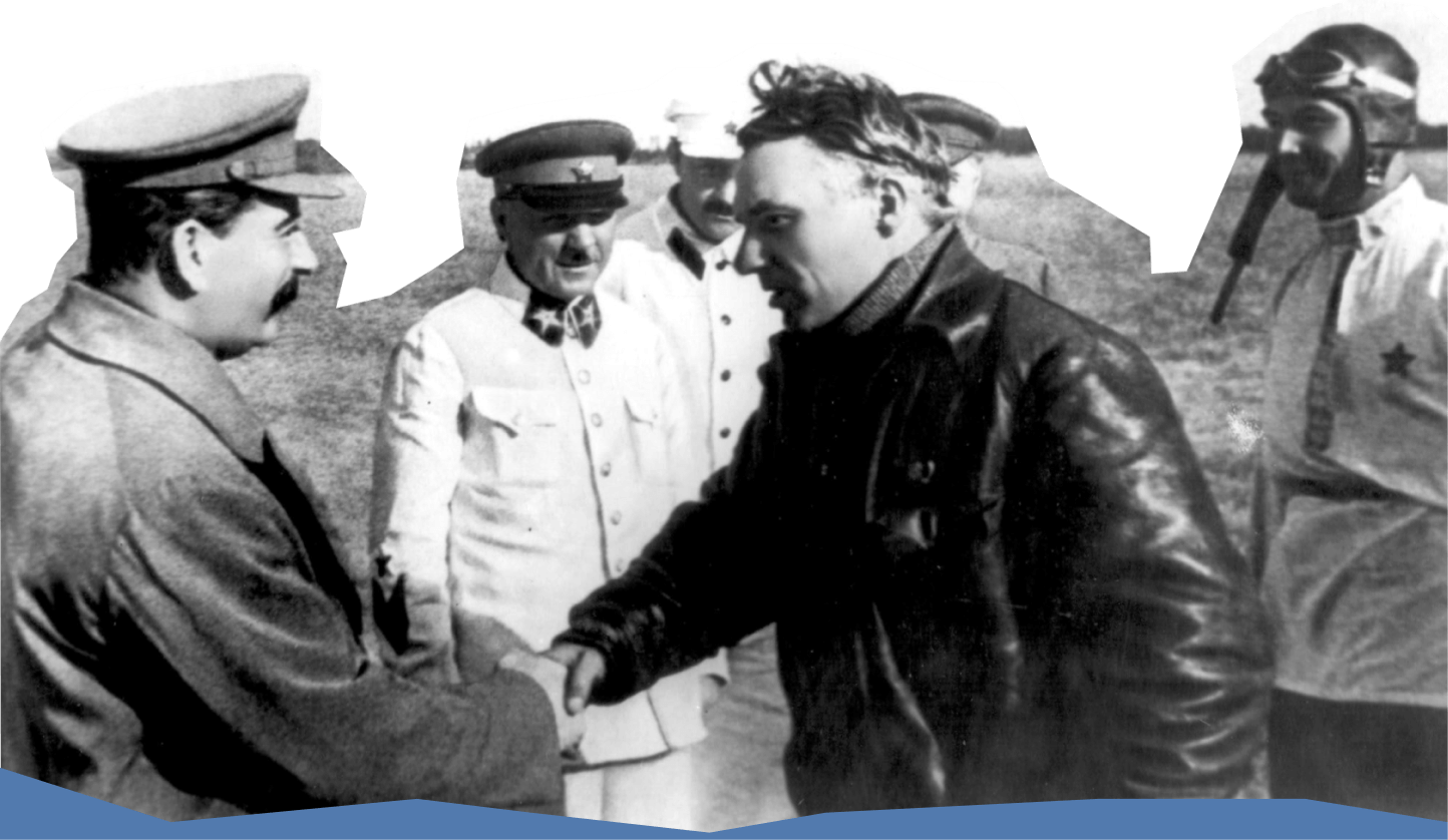 Члены правительства на Щелковском аэродроме встречают героический экипаж после возвращения с острова Удд. Сталин жмет руку Чкалову. 193